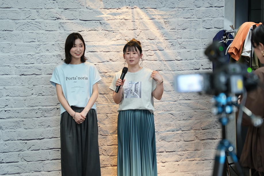 千趣会様のライブコマースの様子 （左：千趣会様社員、右：千趣会様コンタクトセンターを運営する当社スタッフ）