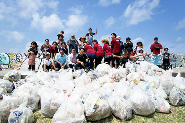沖縄北谷、美浜の海岸清掃ボランティア